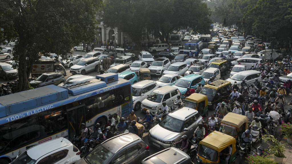 दिल्ली में INDIA गठबंधन की महारैली कल, 10 से ज्यादा जगहों पर ट्रैफिक डायवर्जन; इन रास्तों पर जाने से बचें दिल्ली में INDIA गठबंधन की महारैली कल, 10 से ज्यादा जगहों पर ट्रैफिक डायवर्जन; इन रास्तों पर जाने से बचें
