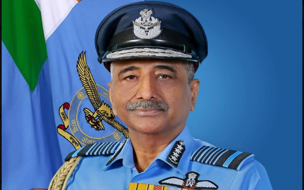 3500 घंटे की उड़ान और 20 से ज्यादा विमानों का अनुभव, आशुतोष दीक्षित ने संभाली भारतीय वायुसेना की कमान 3500 घंटे की उड़ान और 20 से ज्यादा विमानों का अनुभव, आशुतोष दीक्षित ने संभाली भारतीय वायुसेना की कमान
