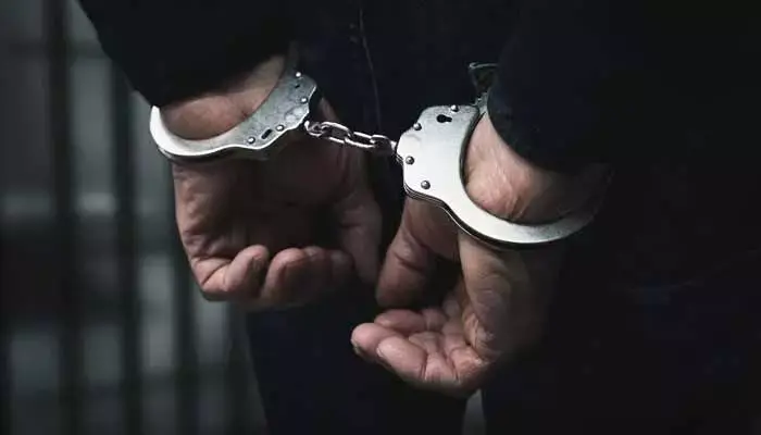 रायपुर में 3 साल के ‘मासूम के साथ क्रूरता का आरोप’, सिगरेट से जलाया और हाथ तोड़ा; मां और सौतेला पिता गिरफ्तार रायपुर में 3 साल के ‘मासूम के साथ क्रूरता का आरोप’, सिगरेट से जलाया और हाथ तोड़ा; मां और सौतेला पिता गिरफ्तार