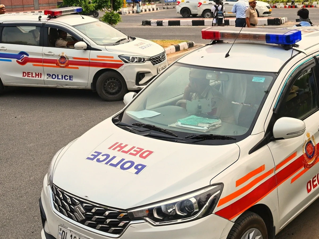 दिल्ली में सरकारी नौकरी के नाम पर 40 लाख की ठगी, रिटायर्ड पुलिस अफसर के बेटे-बेटी को EPFO में अधिकारी बनवाने का दिया झांसा दिल्ली में सरकारी नौकरी के नाम पर 40 लाख की ठगी, रिटायर्ड पुलिस अफसर के बेटे-बेटी को EPFO में अधिकारी बनवाने का दिया झांसा