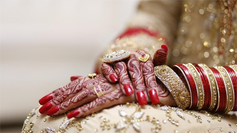 शादी के नाम पर डेढ़ लाख रुपये की कथित ठगी, 5 दिन बाद ही दुल्हन ने साथ रहने से किया इनकार; एजेंट की भूमिका पर सवाल शादी के नाम पर डेढ़ लाख रुपये की कथित ठगी, 5 दिन बाद ही दुल्हन ने साथ रहने से किया इनकार; एजेंट की भूमिका पर सवाल