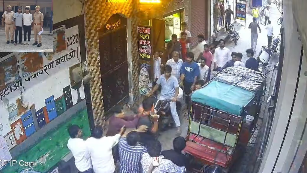 कैफे में बॉयफ्रेंड के साथ: बैठी थी बहन, भाई ने पहुंचकर युवक से की मारपीट और बाइक में तोड़फोड़. कैफे में बॉयफ्रेंड के साथ: बैठी थी बहन, भाई ने पहुंचकर युवक से की मारपीट और बाइक में तोड़फोड़.