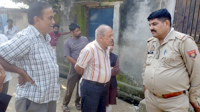 बावनखेड़ी नरसंहार के दोषी सलीम की 18 साल बाद गांव में वापसी, बहन की शादी के लिए मिली 7 दिन की पैरोल; सफेद कुर्ता-पायजामे में बदला-बदला दिखा बावनखेड़ी नरसंहार के दोषी सलीम की 18 साल बाद गांव में वापसी, बहन की शादी के लिए मिली 7 दिन की पैरोल; सफेद कुर्ता-पायजामे में बदला-बदला दिखा