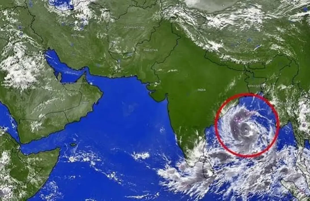 28 अक्टूबर से मौसम ले सकता है करवट, कई जिलों में बारिश और तेज हवाओं का अलर्ट; किसानों को सतर्क रहने की सलाह 28 अक्टूबर से मौसम ले सकता है करवट, कई जिलों में बारिश और तेज हवाओं का अलर्ट; किसानों को सतर्क रहने की सलाह